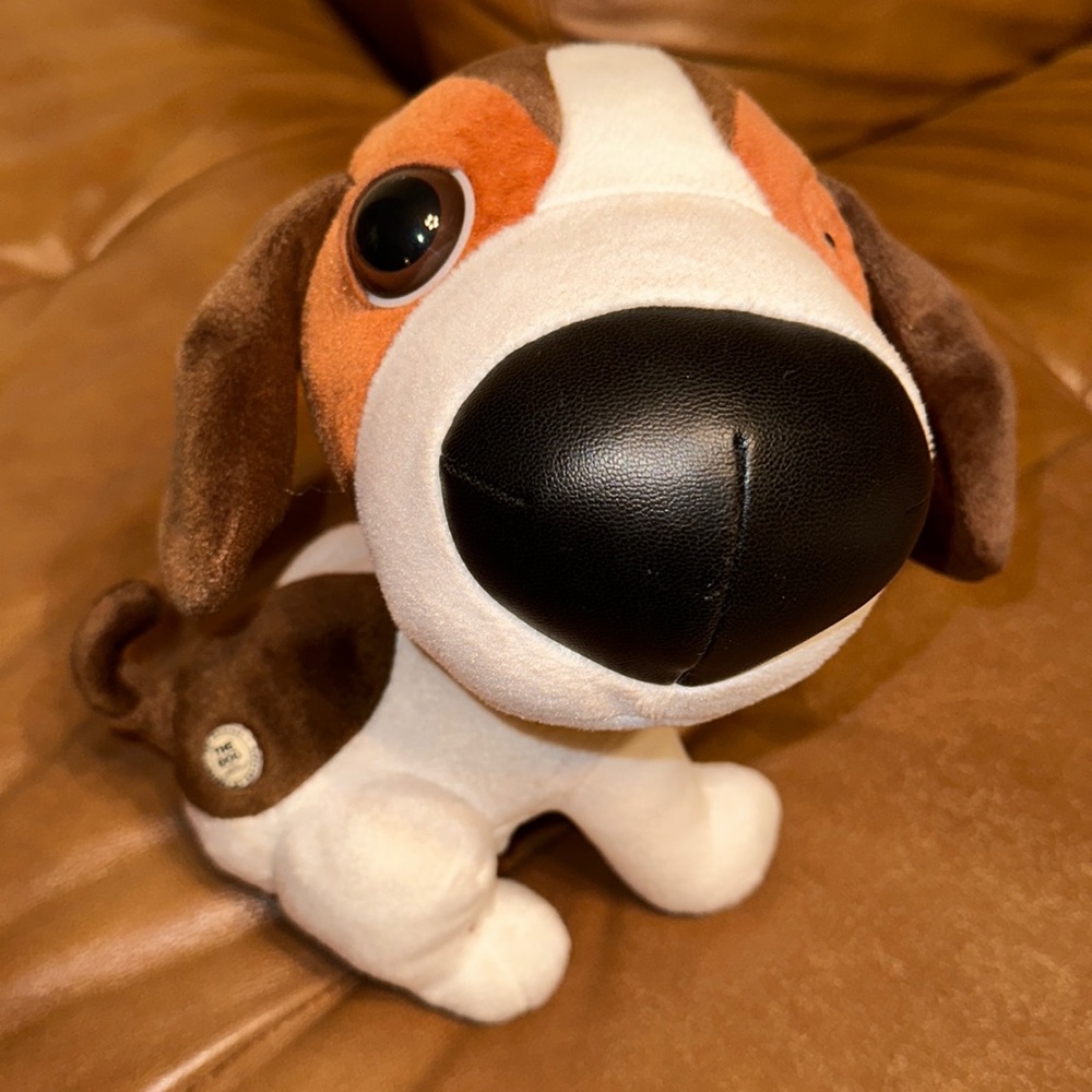 Dog Beagle Artist Collection 2003.